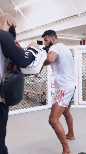 Douglas Lima Instagram - 👊🏽👊🏽
@att.teamlima 
@dtubbs13