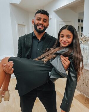 Douglas Lima Instagram - Father daughter dance with my not so little princess 👸🏽❤️
Saidinha com essa princesa!