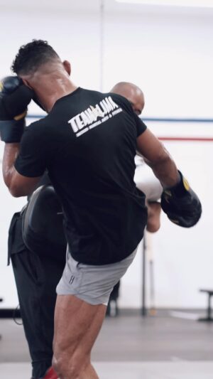 Douglas Lima Instagram - Try this Christmas Tree leg burner!! 😏 
Start at 1 each leg, then 2, go all the way 10 and back down! 
100 kicks each leg! Thx @dtubbs13 
@att.teamlima