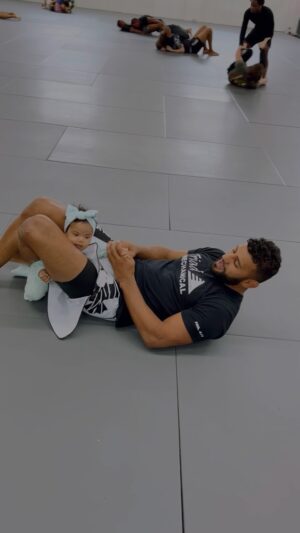 Douglas Lima Instagram - I tapped her out twice, not bad for the first day! 🥋 finalizei ela 2 vezes, nada mal pro primeiro dia. 👧🏽 
@att.teamlima
