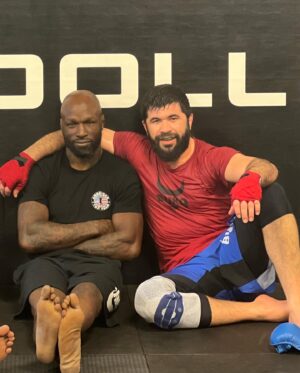 Dovletdzhan Yagshimuradov Instagram - Вот и закончился наша подготовка к следующему бою спасибо всем кто помогал мне в этом лагере  @americantopteam @stevemocco @artem_levin @mikebrownmma @andersonfrancamt  @dyah_ali 🙏✊🤝