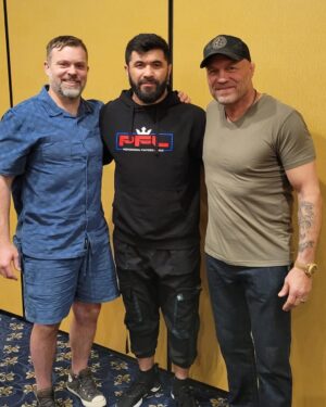 Dovletdzhan Yagshimuradov Instagram - Glad to have met these two legends in person @xcnatch @realocsports