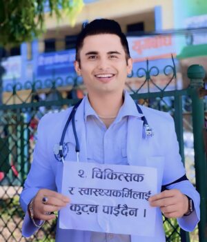 Dr. Sandesh Lamsal Instagram - देशको विभिन्न ठाउॅंमा अहिले चिकित्सक तथा स्वाथ्यकर्मीहरू आफू माथि भएको दुर्व्यवहार र आक्रमण विरूद्ध आफ्ना केही मागहरू राख्दै सडकमा उत्रिनु भएको छ। सो को लागि आफ्नो सहमति जनाउॅंदै म पनि आज भएको विरोध ऱ्यालीमा सहभागी भॅंए । 
यसै सम्बन्धमा तपाईॅंहरूको के विचार छ ? 
के हाम्रो माग जायज छ त ?
.
.
.
In Frame: @sandesh.1994 
.
.
.
#DrSandeshLamsal #NepaliDoctor #NepaleseInternetCelebrity #doctorsprotest #DoctorsProtestInNepal #nepal #kathmandu #ForYouPage #ExplorePage #GoViral #Nepalese #NepaleseDoctor