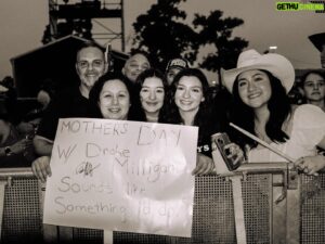Drake Milligan Instagram - A little rain couldn’t stop us this weekend ⚡️ See y’all Wednesday night in OKC!

📸: @dawsonthecreative