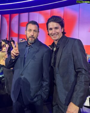 Drake Milligan Instagram - I might be a little late here...but I couldn’t meet @adamsandler, @mikethesituation, @kanebrown, and @twhiddleston at @peopleschoice and not post the pics, right? #PCAs 

Styling by @thisismylifeinpurple