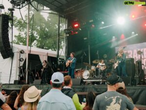 Drake Milligan Instagram - A little rain couldn’t stop us this weekend ⚡️ See y’all Wednesday night in OKC!

📸: @dawsonthecreative