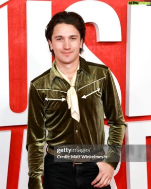 Drake Milligan Instagram - Had a great time at the @CMT awards last night in Austin ⚡️ #CMTAwards

Styled by @thisismylifeinpurple