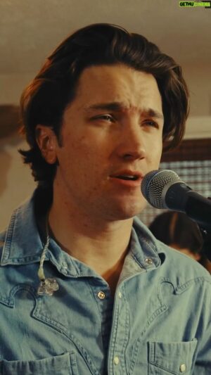 Drake Milligan Instagram - Just don’t leave me loving you…

Full video over on my @youtube channel ⚡️ #LivingRoomSessions

🎥: @luke.hutcherson