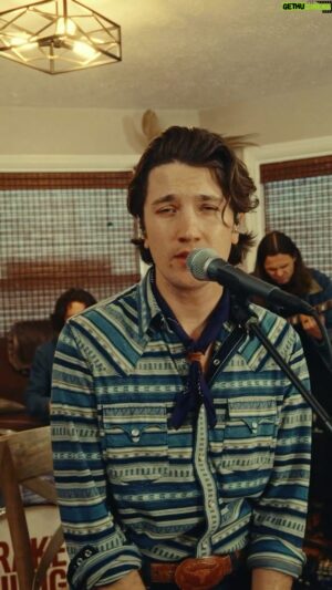 Drake Milligan Instagram - One of my favorites...#LivingRoomSessions 

Full video over on @YouTube ⚡️

🎥: @luke.hutcherson