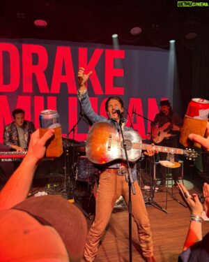 Drake Milligan Instagram - How much beer can one man drink? Ask these guys in the front row (with the sick koozies 😎)

📸 : @lmtouring