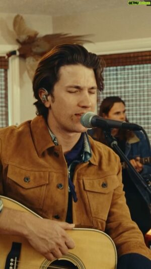 Drake Milligan Instagram - “I Got A Problem”…live from my living room. Go check out the full video over on my @youtube channel! #LivingRoomSessions

🎥: @luke.hutcherson