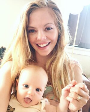 Dreama Walker Instagram - We are on the couch and I have wild hair. What’s even changed in 6 months?