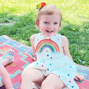 Dreama Walker Instagram - Happy 3rd (!!!) birthday to the most magical little person. She is sunshine with curls, she has a heart of gold and I think she’s just extraordinary. I love you so so much, Hanalei. 💕🎂🌈