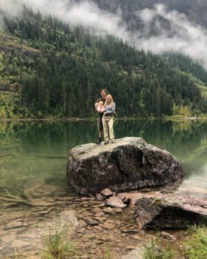 Dreama Walker Instagram - No filter needed. Montana is incredible. I also look like a manager at Best Buy in my hiking attire. Photo credit to @dracula_bella 🌲
