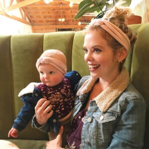 Dreama Walker Instagram - Twins. Except I have more hair that I clearly neglect. Photo cred to @laurensick