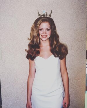 Dreama Walker Instagram - #tbt, 1999
Lavender eye shadow and my natural hair color 😱