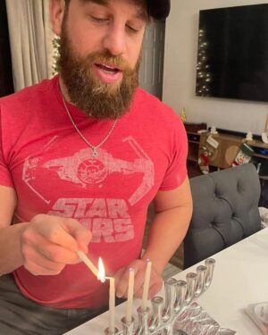 Drew Gulak Instagram - A Maccababy's gotta do what a Maccababy's gotta do!
חַג חֲנוּכָּה שַׂמֵחַ