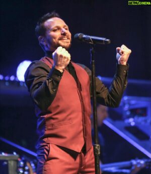 Drew Lachey Instagram - Me celebrating when I hear you got your A Boy Band Christmas tickets: 

Our first show is this Friday at @margaritavillebossiercity! I hope to see you there! 🎄