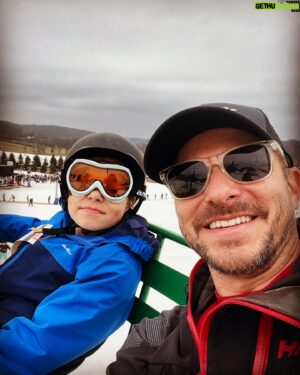 Drew Lachey Instagram - Ending Christmas break with a fun day of snowboarding at @perfectnorth .