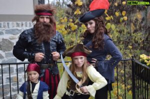 Drew Lachey Instagram - ARRR 🏴‍☠️ Did I hear someone say Halloween was coming? #FlashbackFriday