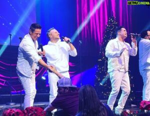 Drew Lachey Instagram - If you’re going to tour for the holidays… might as well do it with friends like these! A Boy Band Christmas was an experience I’ll never forget. Thanks to everyone who came out to celebrate the season with us! 🎄