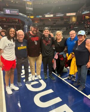 Drew Powell Instagram - Dance like nobody’s watch…nope…check that…dance like you’re on a Jumbotron with a mascot! We all@had a feeevahhhh… @indianafever @freddyfever @wnba @kelz_hoop @eweezy_3 @kristywallace5 @caitlinclark22 @aliyah.boston
