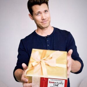 Drew Seeley Instagram - The best gift you’ll give (or get!) this holiday season 🎄🎄🎄🎄🎄🎄🎄🎄🎄🎄
Shows begin in FOUR DAYS 🙌
Ticket link in bio!!👆
@ftrlive, @thewallis, @loveactually #ftrlive, #loveactuallylive, #thewallisbh @shanescheel