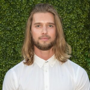 Drew Van Acker Instagram - not in the finale, sorry, but love the #pll family forever