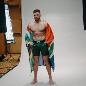 Dricus Du Plessis Instagram - Media day done!

Felt my title on my shoulder for the first time and I get to represent and walkout with my 🇿🇦 flag, thank you @ufc #proudlysouthafrican🇿🇦 #andnew #preparetobeamazed