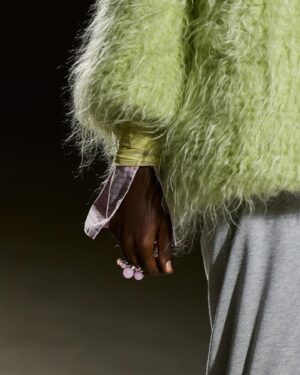 Dries Van Noten Instagram - WOMEN AUTUMN WINTER 2024

The comfort of contradiction.

Composed layers, seemingly spontaneous and deliberated create a precious and pragmatic, cushiony effect.

#DriesVanNoten #DVNAW24 #PFW