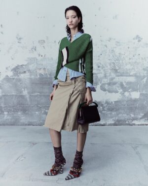Dries Van Noten Instagram - SPRING SUMMER 2024

America wears look 9 

Knit ribbed wrap sweater with stripe details 

Striped popeline slim fitted shirt with patch pockets and topstitched details 

Cotton gabardine draped skirt with laced detail

Big handbag with contrasting handle

Printed cotton socks 

Embellished lace-up pump

#DriesVanNoten #DVNSS24