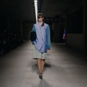 Dries Van Noten Instagram - WOMEN AUTUMN WINTER 2024

The comfort of contradiction.

Composed layers, seemingly spontaneous and deliberated create a precious and pragmatic, cushiony effect.

#DriesVanNoten #DVNAW24 #PFW