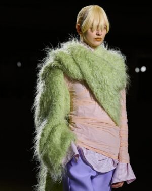 Dries Van Noten Instagram - WOMEN AUTUMN WINTER 2024

The comfort of contradiction.

Composed layers, seemingly spontaneous and deliberated create a precious and pragmatic, cushiony effect.

#DriesVanNoten #DVNAW24 #PFW