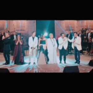 Dulce Pontes Instagram - Maravilhosos momentos vividos junto a tantos amigos por ocasião dos 35 anos de carreira do fabuloso Tenor @mariofrangoulis 🙏🏻 Foi tão bom voltar a cantar na "minha casa" Herodes Atticus! E Atenas! Beijos no ♥️
Afgaristó para poli!!!

#dulcepontesoficial #dulcepontes #athens #herodesatticus #35yearcelebration