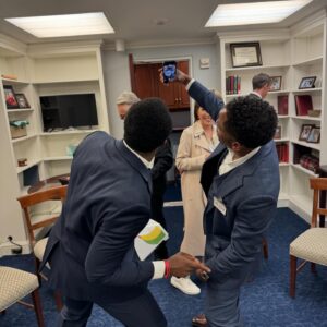 Dulé Hill Instagram - The arts are an integral part of who we are as a nation. It creates space for us to understand each other. Builds bridges for us to relate to each other. And opens us up to have empathy for each other. 

I was honored to join @thecreativecoalition in our nation’s capital a few days ago to advocate for the arts. Thank you to the National Endowment of the Arts @neaarts for all that you do. #AdvocateForTheArts #RightToBearArts #ArtIsPowerful