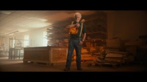 Dulé Hill Instagram - tonight THE EXPRESS WAY explores the appalachian way. a rural american region decimated by poverty and addiction. out of these mystical mountains rises 3 diverse artists providing tangible healing through music: a black folk musician @amythystkiah; a master luthier rehabilitating people in substance use recovery through making stringed instruments @troublesomecreekguitars; and a latingrass duo mashing up traditional bluegrass and latin folk music to ignite social change @larryandjoe. can’t thank them enough for existing and shattering everything i previously knew of appalachia #ExpressWayPBS on at 9p PT/ET and anytime on the app 🎸🪕⛰️