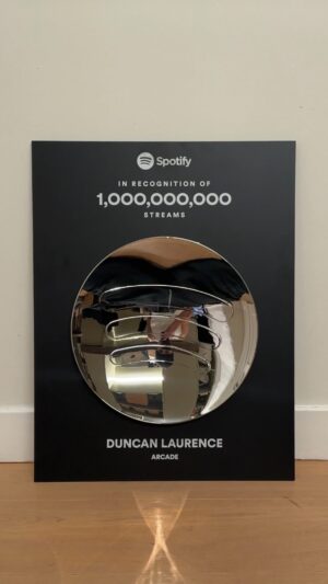 Duncan Laurence Instagram - IM NOT SOBBING YOU ARE @spotify 😱😭😫