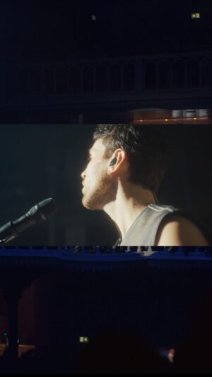 Duncan Laurence Instagram - This is what happened when I asked my fans to sing the chorus of my new song HEAL ME with me during my show in Amsterdam Paradiso. Thank you so much for this moment🥹 I can’t wait for you to hear the whole song. I hope you’ll love it as much as I love this moment ❤️🎥 - @jason.soares.aguiar