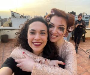 Dunia Rodríguez Instagram - Feliz cumpleaños @jorgelina.ramirez_ 💛 te quiero tanto 🥹 por miles de planes testeando los mejores margaritas de Madrid, por acompañarte a conciertos de gente que no conozco, por las charlas de literatura, por hablar largo y tendido del mundo, de su Magia y de su horror, de sus libros y su cine, de cómo lo arreglaremos más adelante…Por los frapus de calabaza, el color amarillo, la Gorda-buena, las cosas que son re densas (o no) Por Italia. Por ti. Porque seas muy feliz en este nuevo año que estrenas, porque te lo mereces, porque nos haces muy felices a los demás. A tu Salud 🥂 Feliz cumpleaños