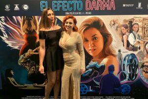Dunia Rodríguez Instagram - Llegó la noche del prestreno de @el_efecto_darma 👩🏻‍🚀🧑🏻‍🚀🪐

Han tenido que pasar casi dos días para poder digerir este tornado maravilloso. Estaremos en cines a partir del día 15 de Septiembre y eso me hace muy feliz. Me hace feliz que este proyecto fuera un antes y un después para mí, para muchos; no solo por interpretar a Darma o cantar canciones y escribirlas para la BSO junto con artistas enormes… me hacen feliz las personas que hay en él. Me hacen feliz las personas con las que lo he compartido y lo comparto. Me encantará compartirlo con vosotros. ¡Os espero en el cine! 💗🪽

Me faltan mil fotos. Quisiera ponerlas todas, con todo el mundo. Las pondré.  Os voy a dar la turra para rato 😂❤️

“Cada película tiene su momento, y este es el nuestro.” ⚡️