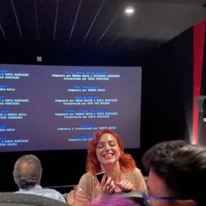 Dunia Rodríguez Instagram - Llegó la noche del prestreno de @el_efecto_darma 👩🏻‍🚀🧑🏻‍🚀🪐

Han tenido que pasar casi dos días para poder digerir este tornado maravilloso. Estaremos en cines a partir del día 15 de Septiembre y eso me hace muy feliz. Me hace feliz que este proyecto fuera un antes y un después para mí, para muchos; no solo por interpretar a Darma o cantar canciones y escribirlas para la BSO junto con artistas enormes… me hacen feliz las personas que hay en él. Me hacen feliz las personas con las que lo he compartido y lo comparto. Me encantará compartirlo con vosotros. ¡Os espero en el cine! 💗🪽

Me faltan mil fotos. Quisiera ponerlas todas, con todo el mundo. Las pondré.  Os voy a dar la turra para rato 😂❤️

“Cada película tiene su momento, y este es el nuestro.” ⚡️