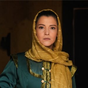 Duygu Gürcan Instagram - Vakit dar, emek çoktu. Herkes elinden gelenin fazlasını yaptı ve muazzam bir iş çıktı. 'Safiye' bana çok güzel insanlar kazandırdı. En başta da @ruzgaraksoy. Seninle oynamak çok büyük keyifti. Emeği geçen tüm oyuncu arkadaşlarımın emeklerine sağlık. 

Yapımcımız @mehmetbozdag 
Yönetmenlerimiz @180869q @erkankvrk 
Görüntü Yönetmenlerimiz @cihangedik_dp @emreerdemir 

@fatih_kurt @rabiasultanduzenli @bahrisamiloglu @sonkavrak 

Ve tüm emeği geçen ekip arkadaşlarıma kocaman teşekkürler 🧡🌼 

#AzizMahmudHüdayi @azizmahmudhudayidizisi