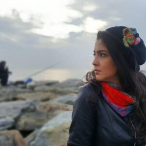 Duygu Gürcan Instagram - 'Uzaklara bir bakışın vardı kafeteryada
Keşke yalnız bunun için sevseydim seni..' #cemalsüreya soğuk pazar gününde içimizi ısıtır. 🤗