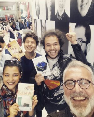 Duygu Gürcan Instagram - Kitap fuarında oyuncu kimliğini bi tarafa koyup yazar kimliğiyle @yenisehirlioglu 'yla beraberdik. Kalemine ve mürekkebine sağlık abicim 🤗
