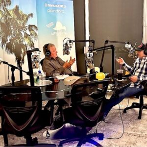 Dwight Yoakam Instagram - Start your week off on a high note with part 2 of William Shatner’s interview with Dwight on Greater Bakersfield. Tune into Dwight Yoakam & the Bakersfield Beat on @SiriusXM radio (ch. 349) tonight at 6pm PT / 9pm ET.

- D Team

#dwightyoakam #williamshatner #greaterbakersfield #dwightyoakamandthebakersfieldbeat 

📸: Via Entertainment Productions