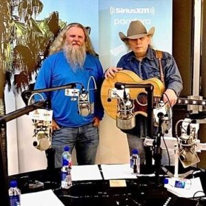 Dwight Yoakam Instagram - Jamey Johnson is back on this weekend’s Greater Bakersfield for part 2! To listen to his interview with Dwight, tune into Dwight Yoakam & the Bakersfield Beat on @SiriusXM radio (ch. 349) today at 4pm PT / 7pm ET.

- D Team

#dwightyoakam #dwightyoakamandthebakersfieldbeat
#jameyjohnson #siriusxm

📸: @emily.joyce.photography