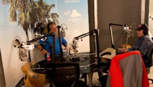 Dwight Yoakam Instagram - Jamey Johnson is back on this weekend’s Greater Bakersfield for part 2! To listen to his interview with Dwight, tune into Dwight Yoakam & the Bakersfield Beat on @SiriusXM radio (ch. 349) today at 4pm PT / 7pm ET.

- D Team

#dwightyoakam #dwightyoakamandthebakersfieldbeat
#jameyjohnson #siriusxm

📸: @emily.joyce.photography