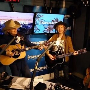 Dwight Yoakam Instagram - Here’s Dwight and @beck performing Dwight’s classic “A Heart Like Mine” on Greater Bakersfield. Catch the action on Dwight Yoakam & The Bakersfield Beat on @siriusxm radio (ch. 349) tonight at 8pm PT / 11pm ET. 

- D Team

#dwightyoakam #beck #greaterbakersfield #dwightyoakamandthebakersfieldbeat

📸: @emily.joyce.photography