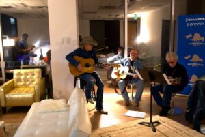 Dwight Yoakam Instagram - Dwight is back with Chris Hillman and Herb Pedersen on this week’s Greater Bakersfield! Catch their interview on Dwight Yoakam & the Bakersfield Beat by tuning into @siriusxm radio (ch. 349) tonight at 8pm PT / 11pm ET.

- D Team

#dwightyokam #chrishillman #herbpedersen #siriusxm

📸: @emily.joyce.photography