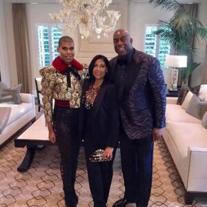 EJ Johnson Instagram - Giving our wearable art #Waco #teamthis